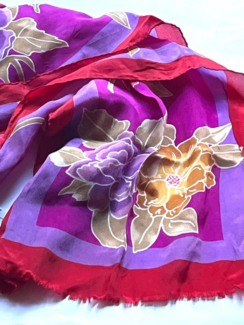Oscar de la Renta features vibrant